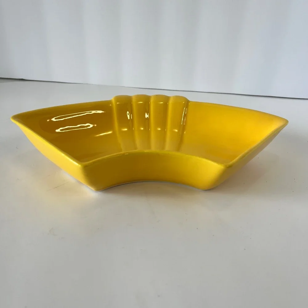 Vintage California USA L61‎ Yellow Fan Shell Shaped Pottery Dish Mid Century MCM